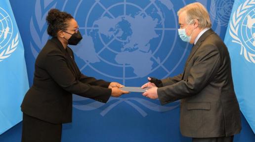 Menissa Marcelle Rambally (left), Permanent Representative of Saint Lucia to the United Nations, presents her credentials to Secretary-General António Guterres.